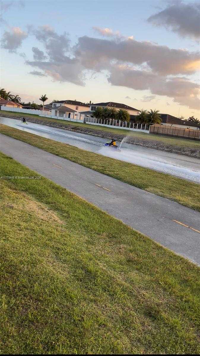 Small Image of 19080 SOUTH WEST 133 CT, Miami Number 49