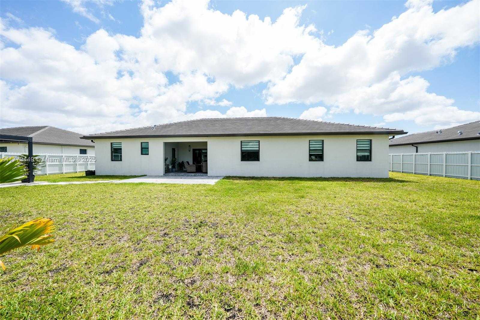 Small Image of 19080 SOUTH WEST 133 CT, Miami Number 60