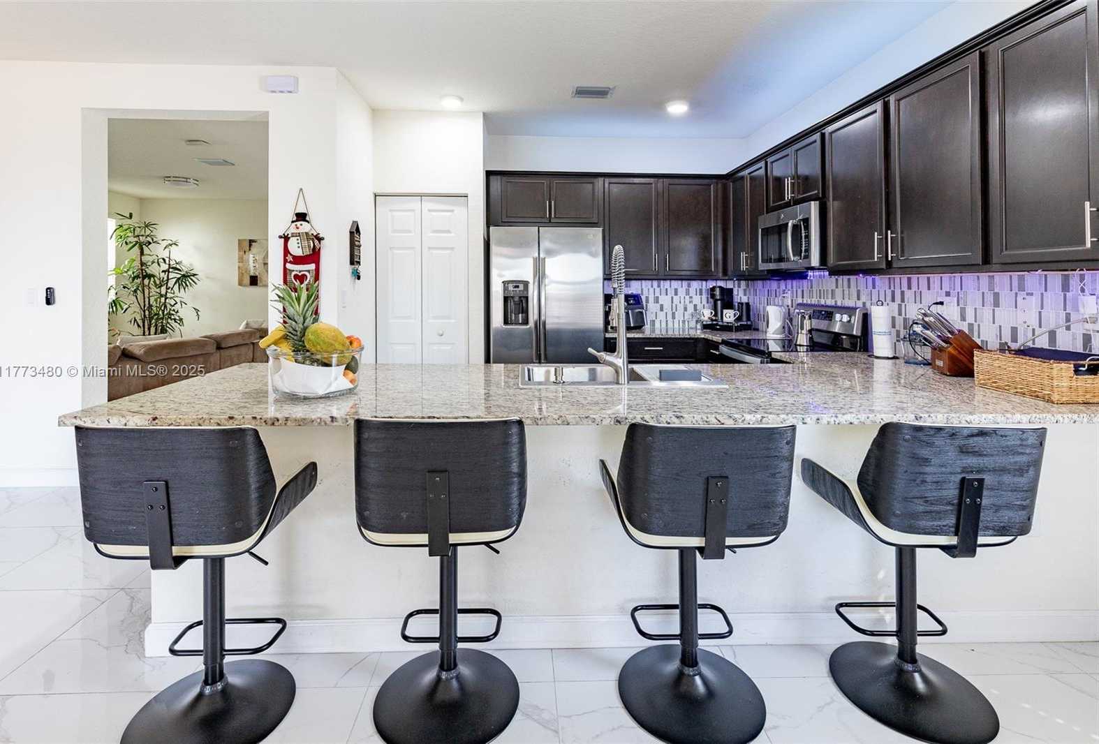 Small Image of 10572 WEST 35TH WAY, Hialeah Number 10