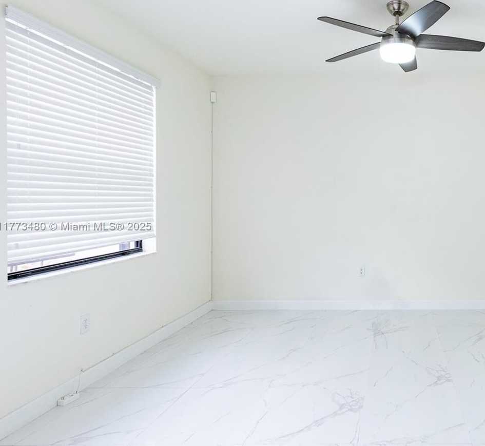 Small Image of 10572 WEST 35TH WAY, Hialeah Number 11
