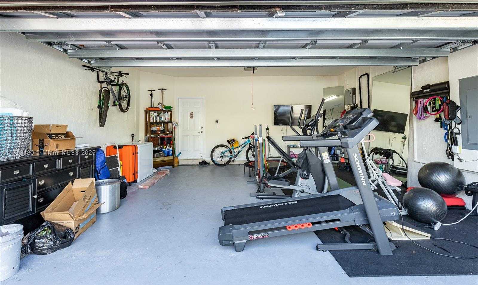 Small Image of 10572 WEST 35TH WAY, Hialeah Number 13