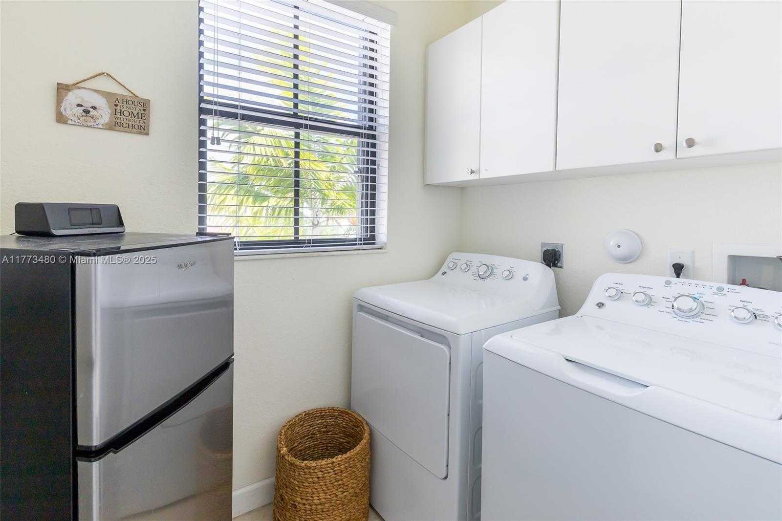 Small Image of 10572 WEST 35TH WAY, Hialeah Number 15