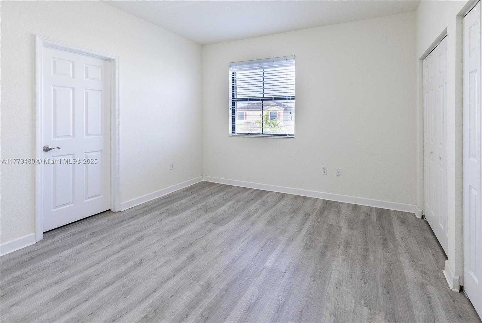 Small Image of 10572 WEST 35TH WAY, Hialeah Number 16