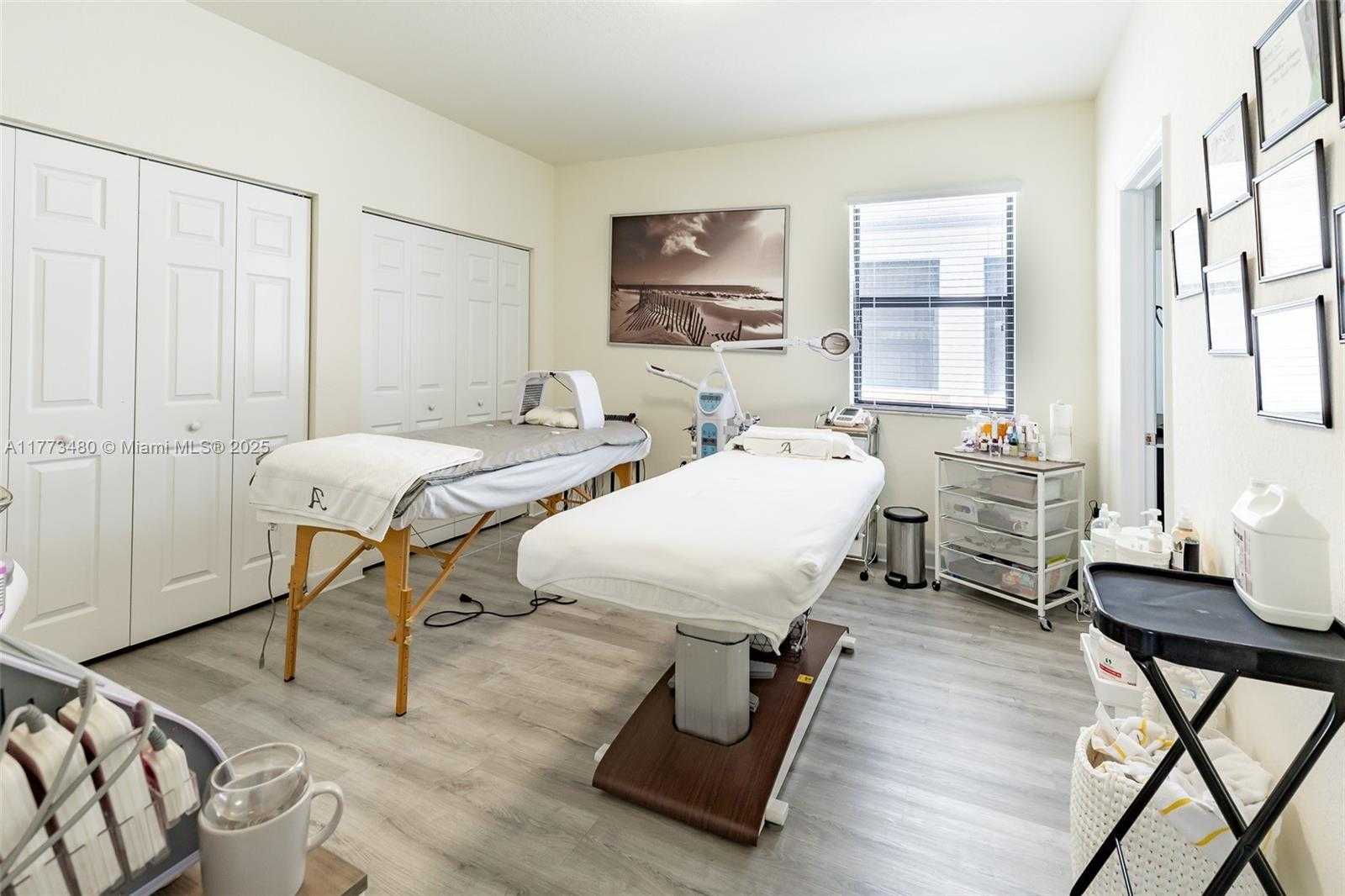 Small Image of 10572 WEST 35TH WAY, Hialeah Number 19