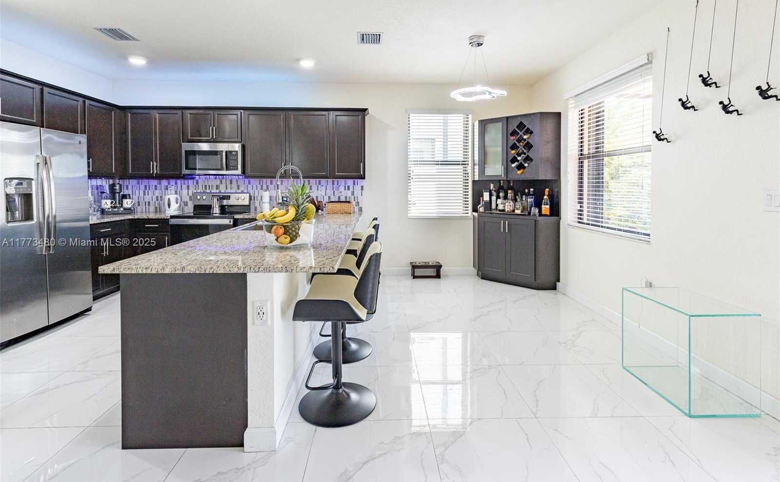 Small Image of 10572 WEST 35TH WAY, Hialeah Number 2