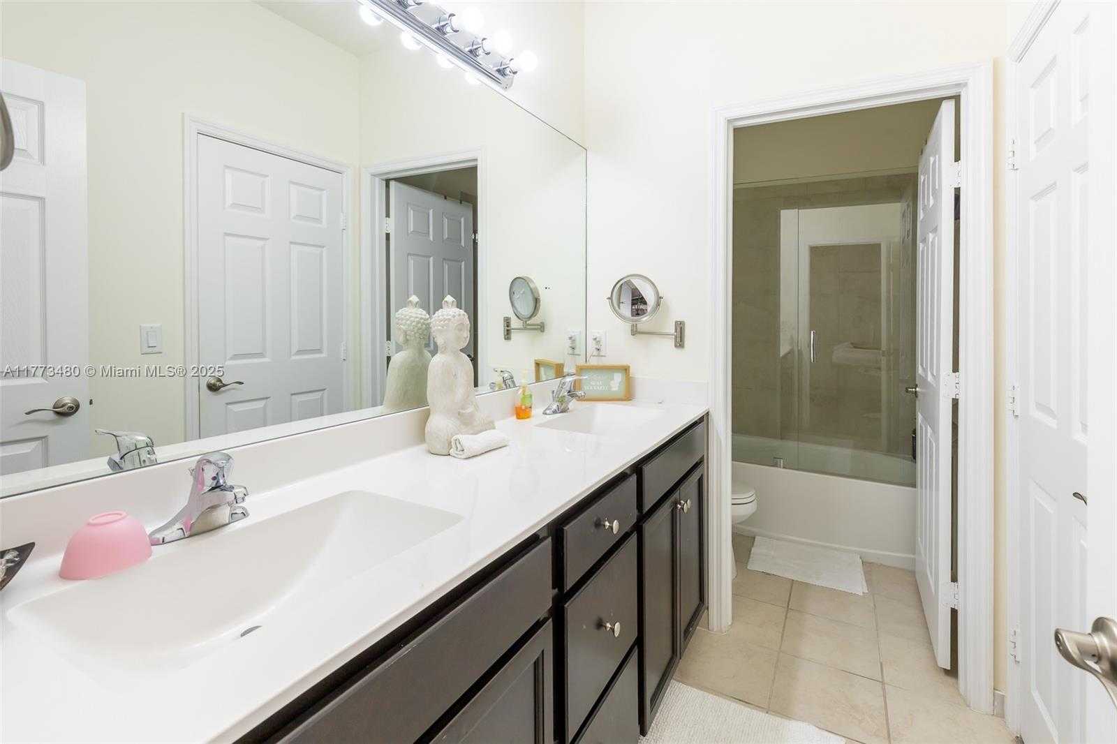 Small Image of 10572 WEST 35TH WAY, Hialeah Number 20