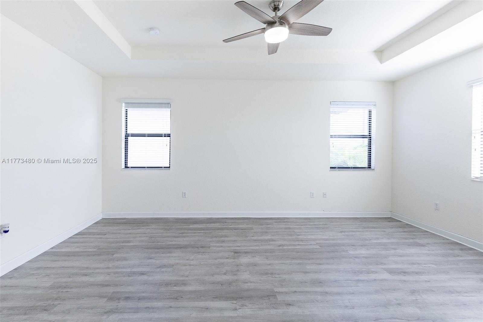 Small Image of 10572 WEST 35TH WAY, Hialeah Number 21
