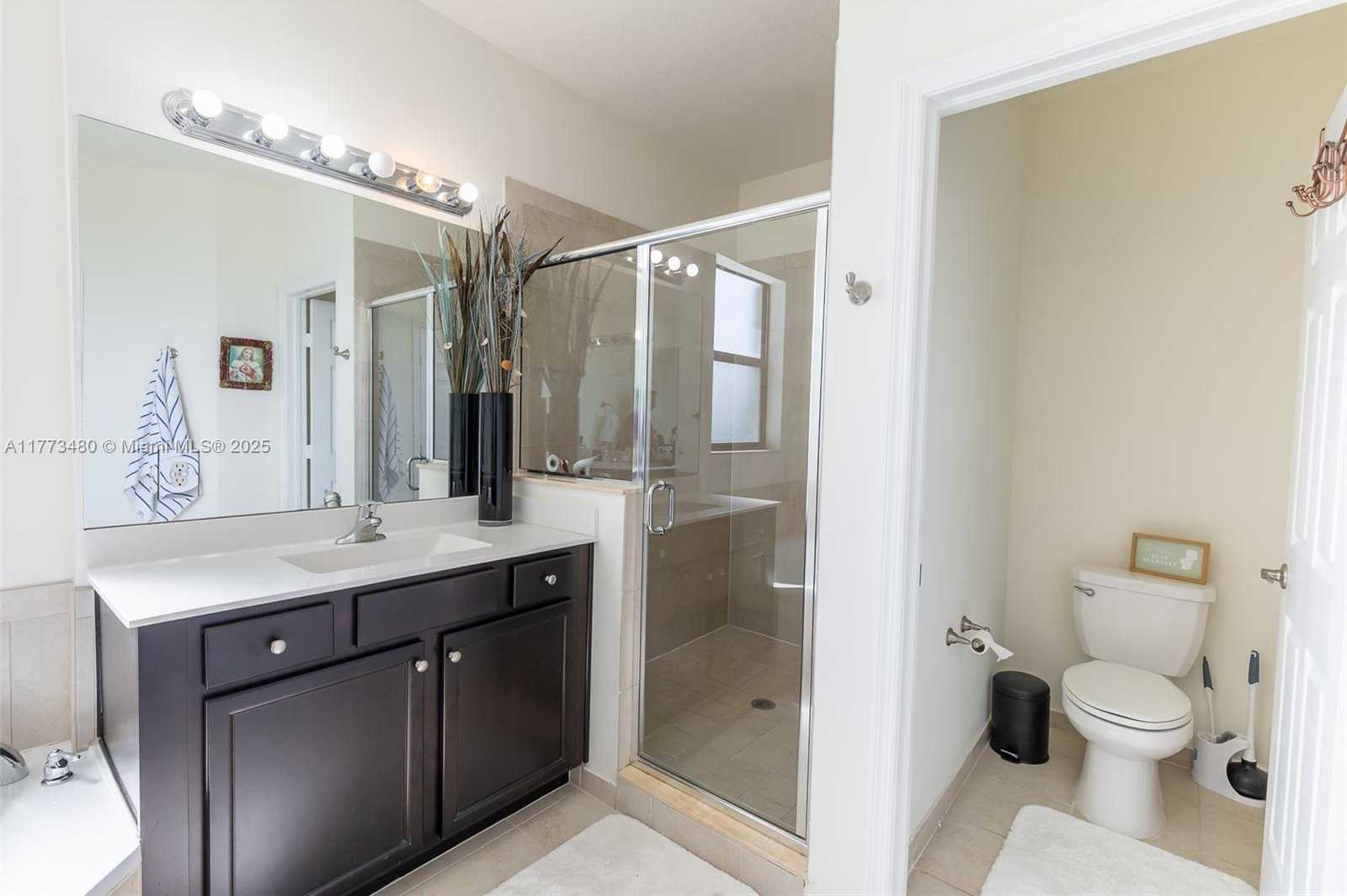 Small Image of 10572 WEST 35TH WAY, Hialeah Number 24