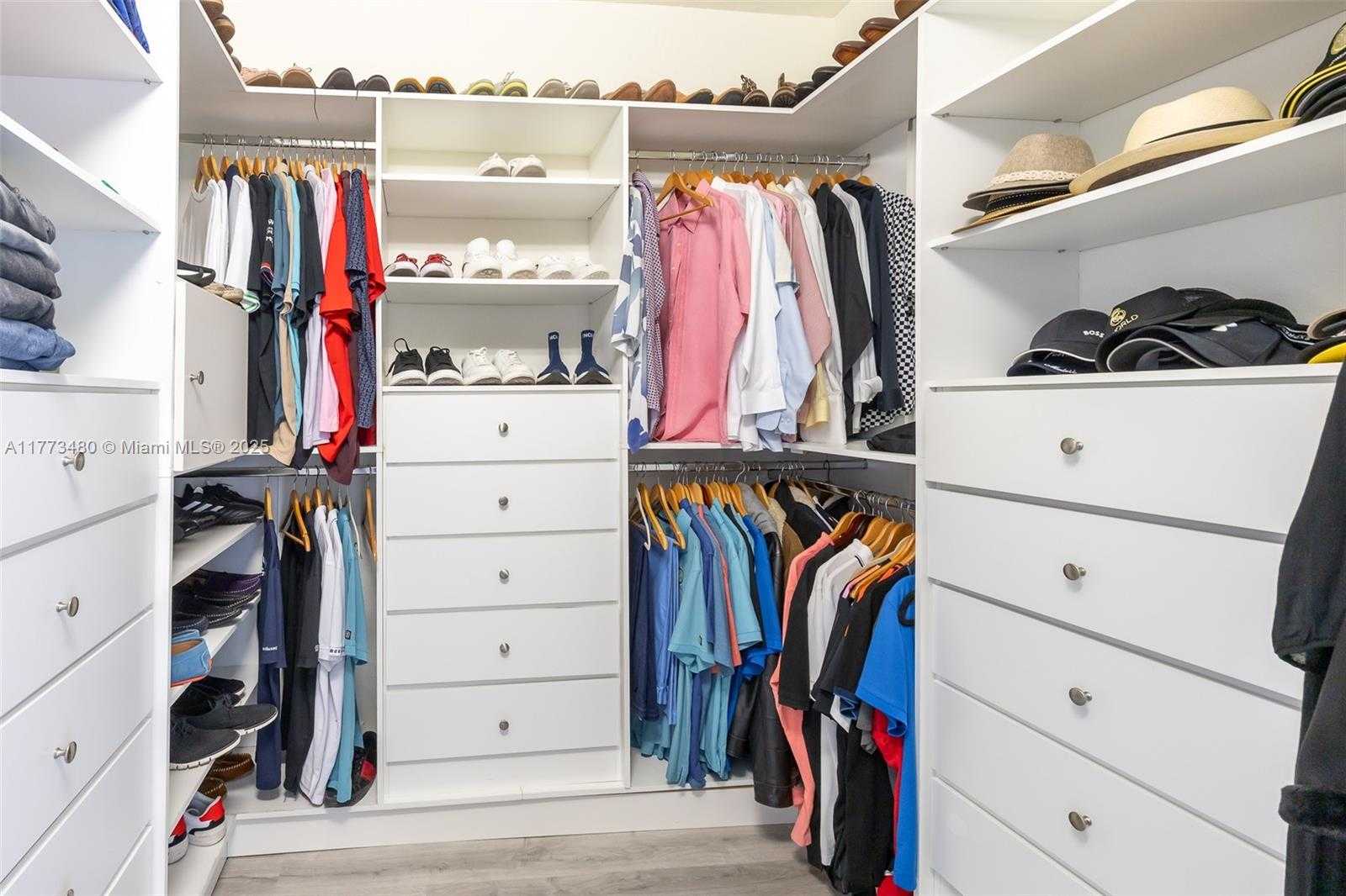 Small Image of 10572 WEST 35TH WAY, Hialeah Number 26