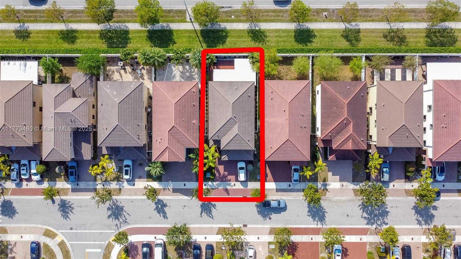 Small Image of 10572 WEST 35TH WAY, Hialeah Number 28