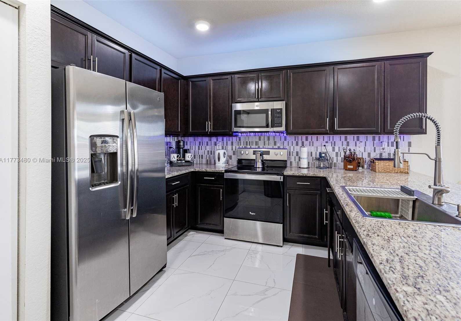 Small Image of 10572 WEST 35TH WAY, Hialeah Number 3