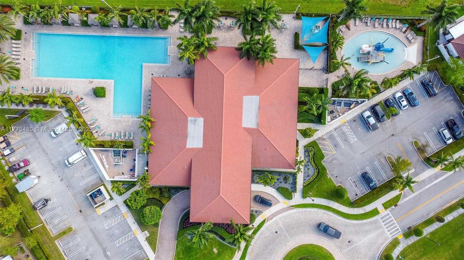 Small Image of 10572 WEST 35TH WAY, Hialeah Number 30