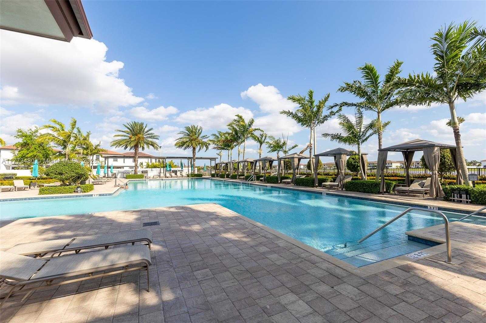 Small Image of 10572 WEST 35TH WAY, Hialeah Number 35