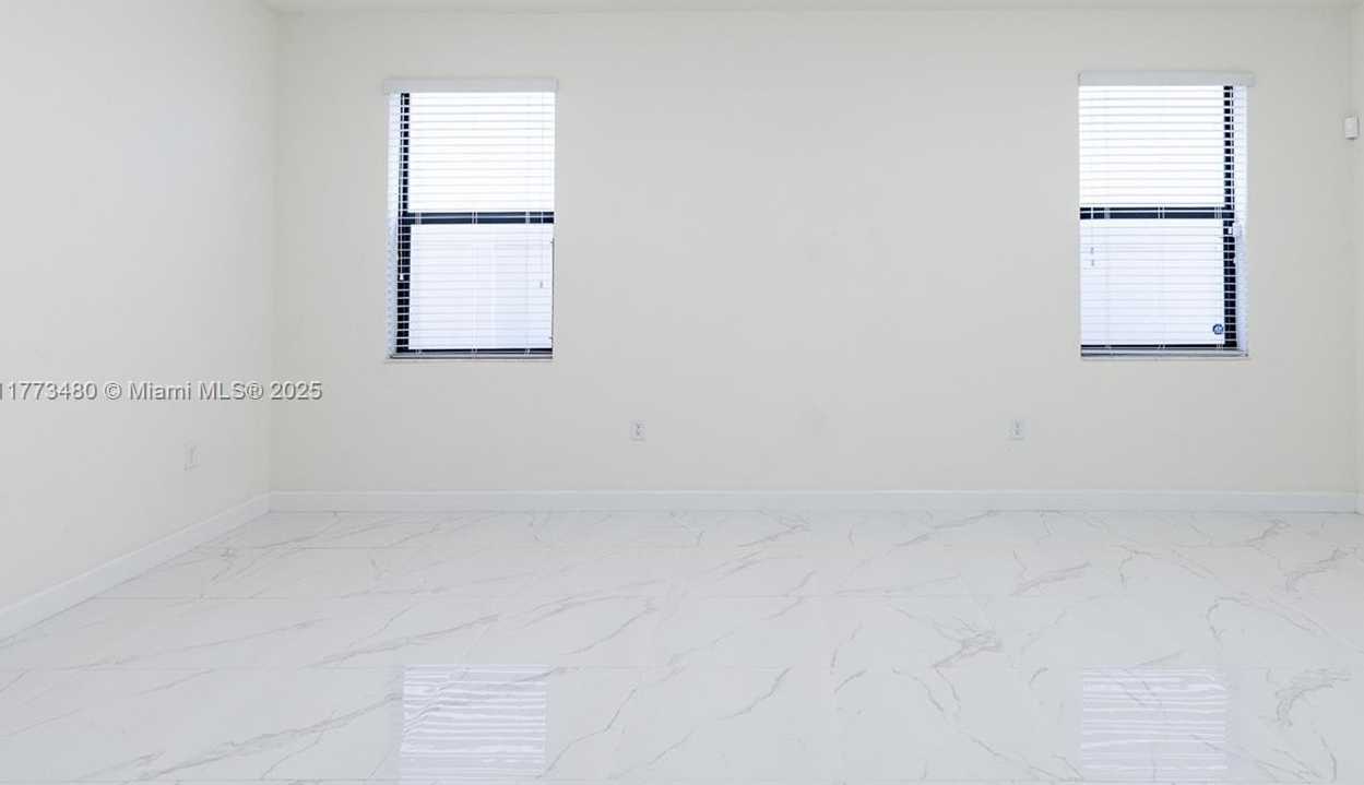 Small Image of 10572 WEST 35TH WAY, Hialeah Number 6