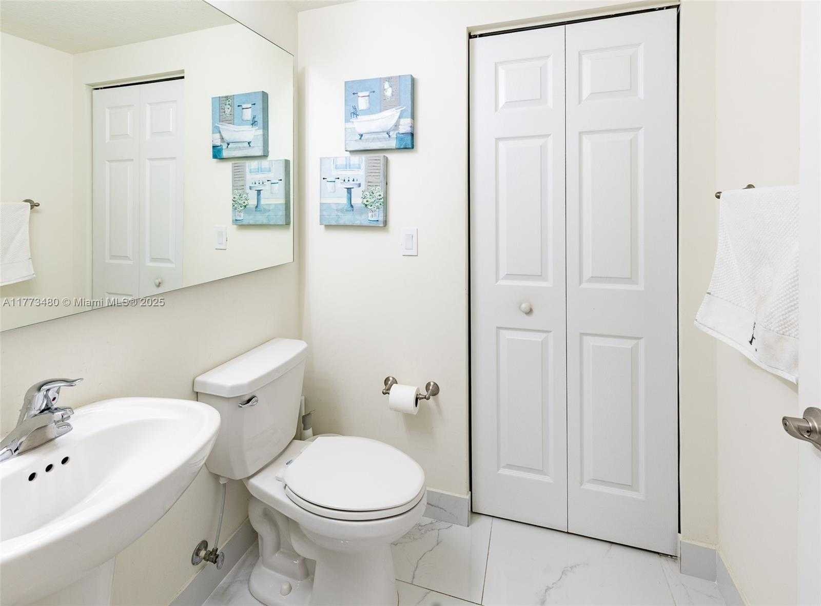Small Image of 10572 WEST 35TH WAY, Hialeah Number 8