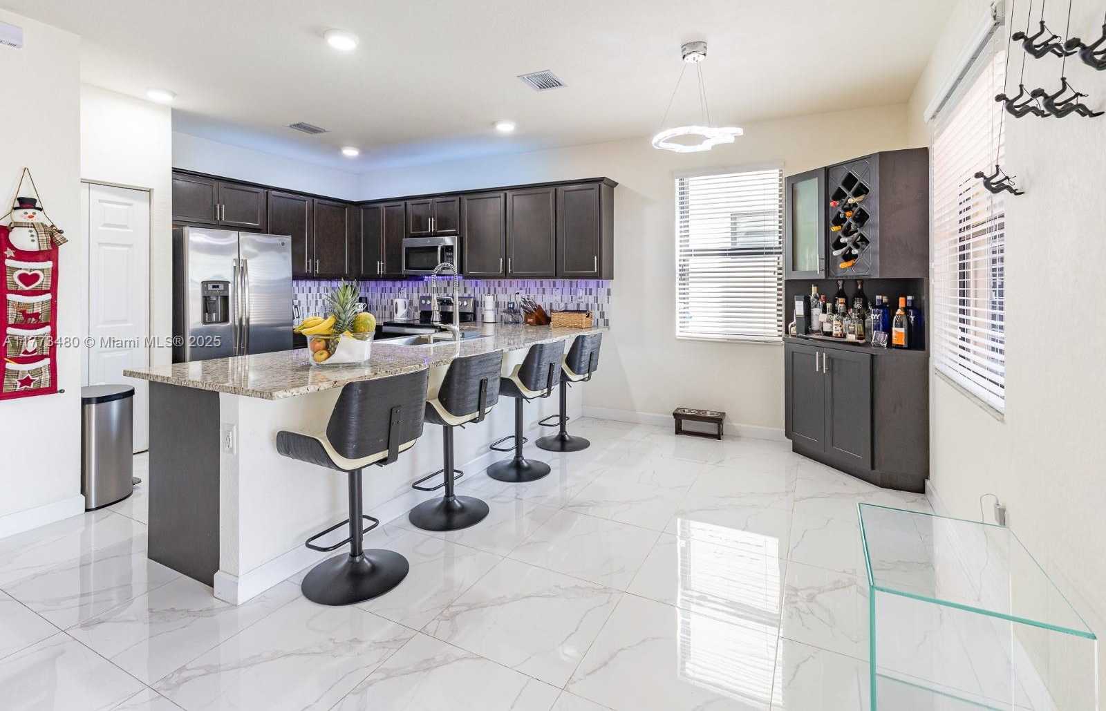 Small Image of 10572 WEST 35TH WAY, Hialeah Number 9
