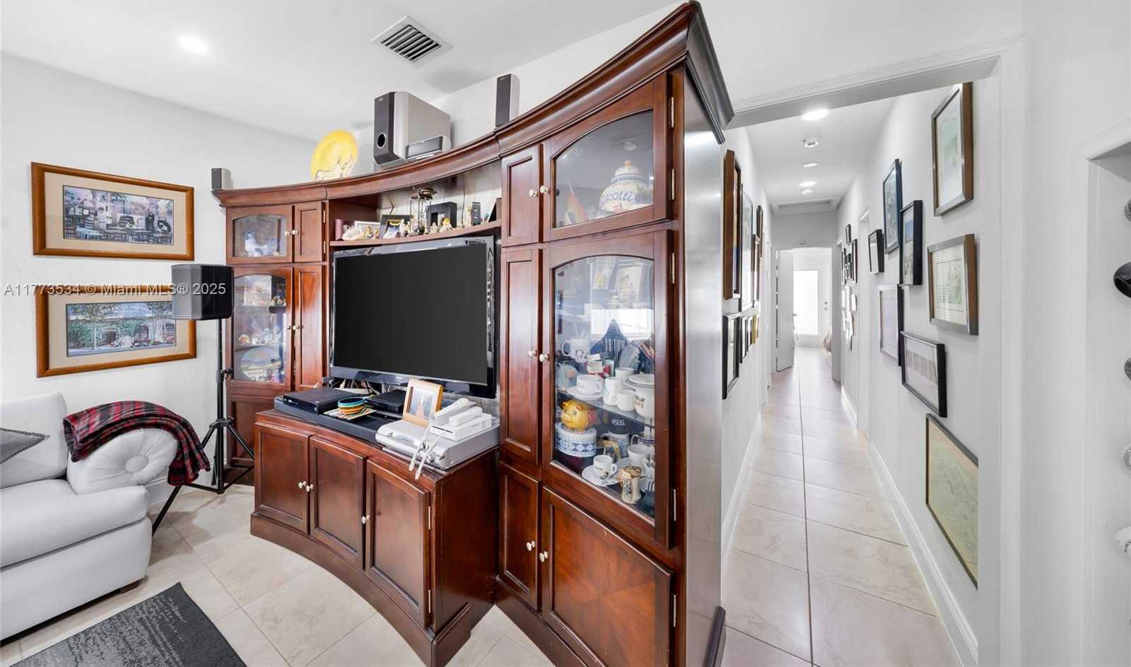 Small Image of 1980 NORTH EAST 173RD ST, North Miami Beach Number 11
