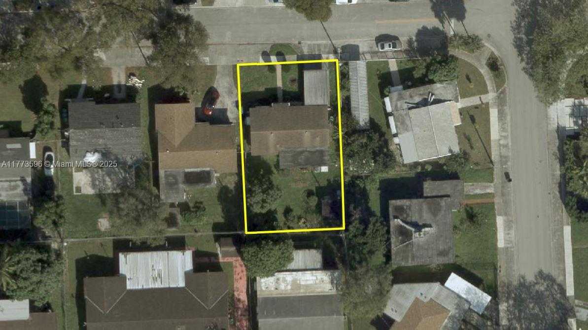 Small Image of 1010 NORTH WEST 57TH ST, Miami Number 1