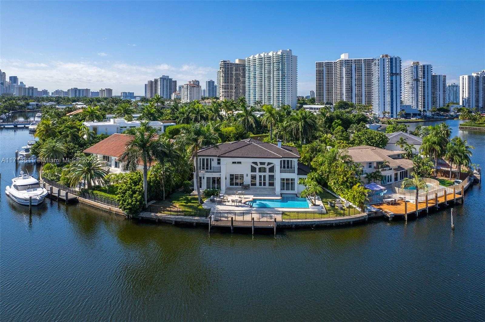 Small Image of 455 CENTRE IS, Golden Beach Number 3