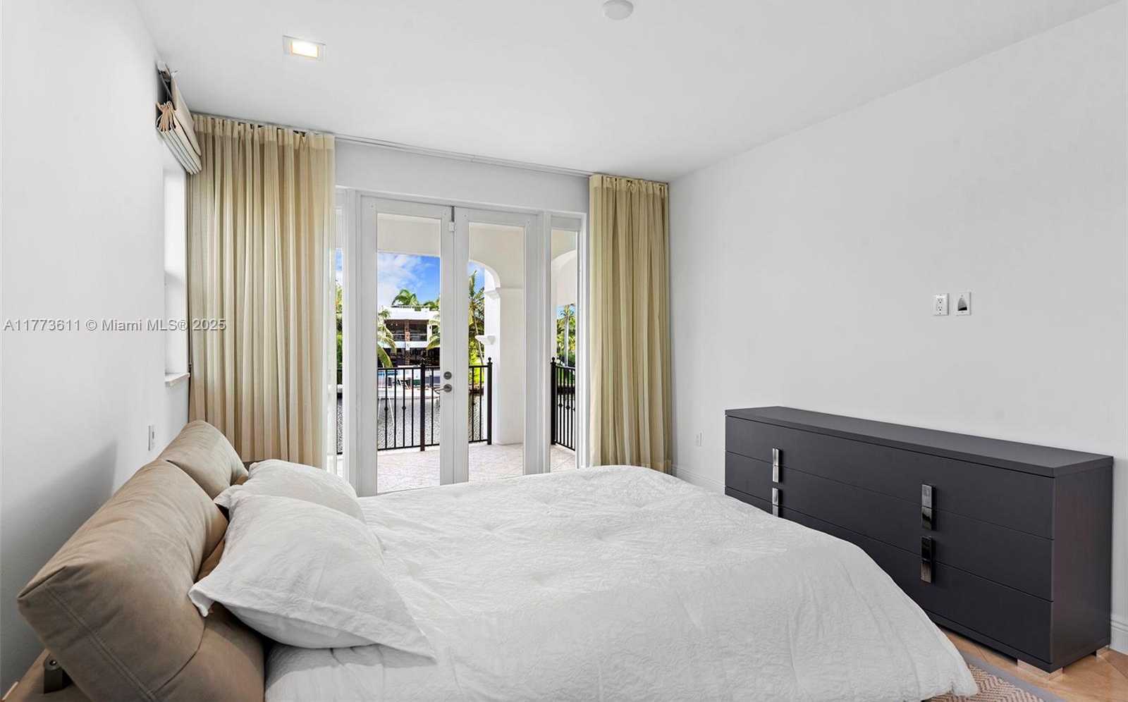 Small Image of 455 CENTRE IS, Golden Beach Number 43