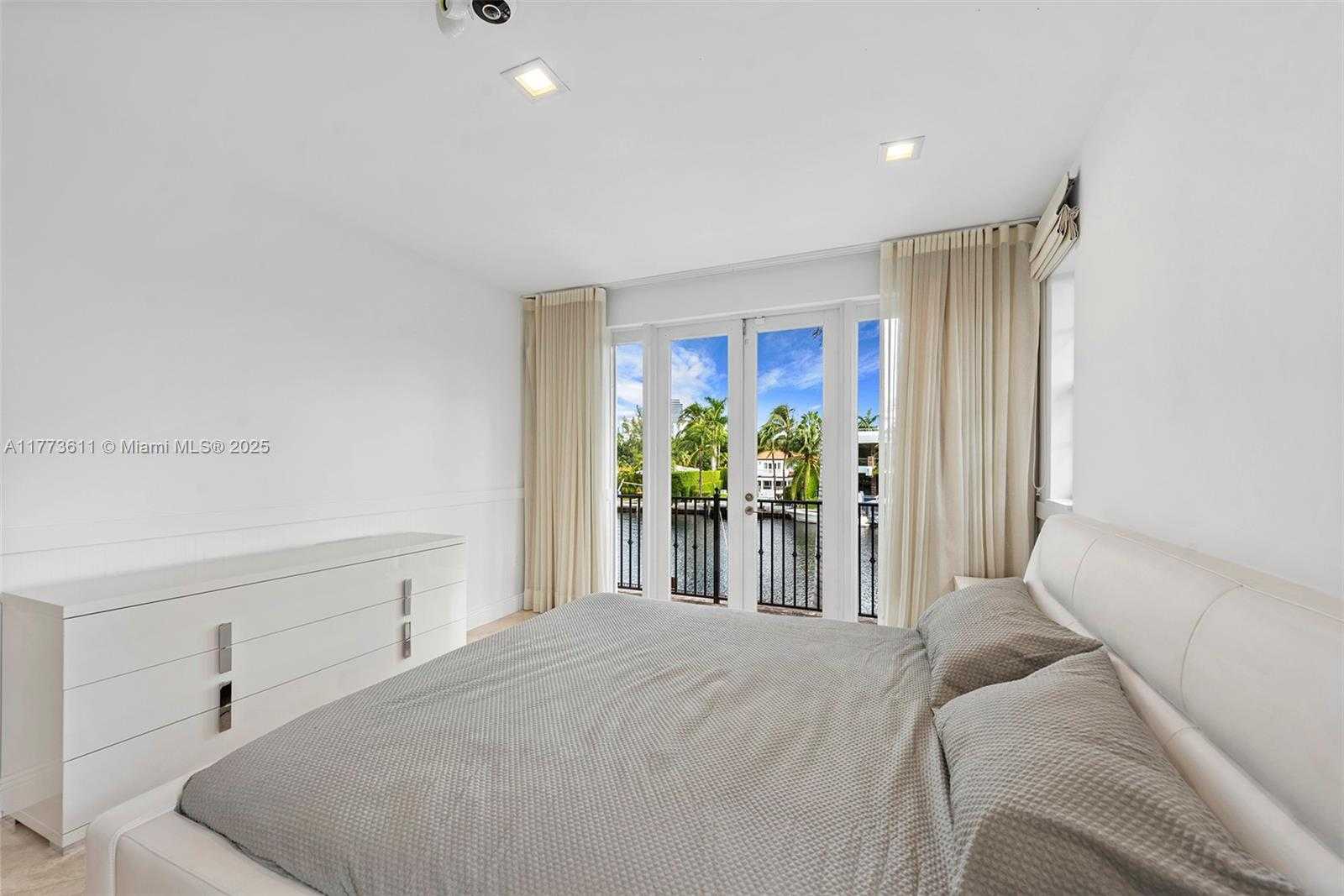 Small Image of 455 CENTRE IS, Golden Beach Number 48