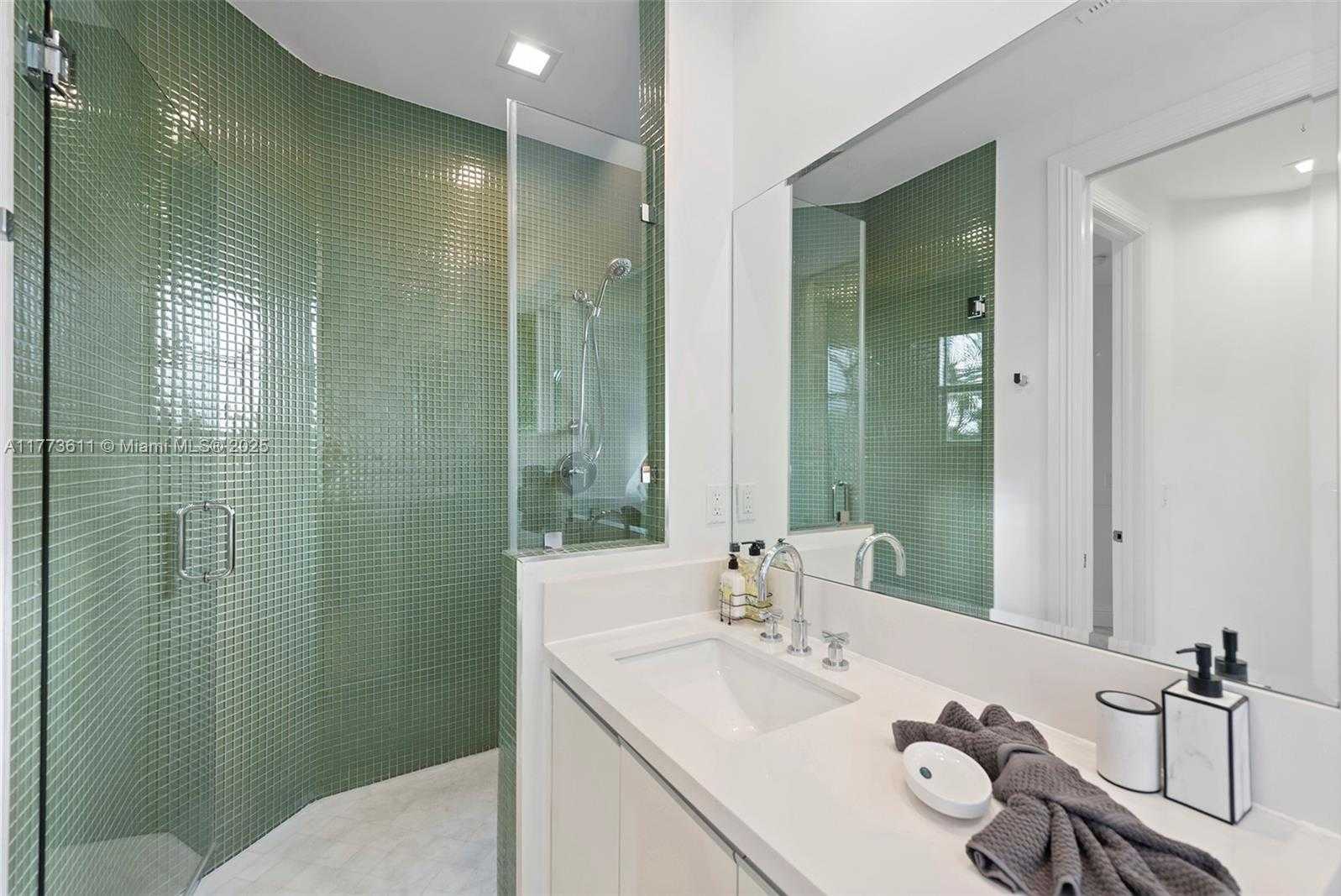 Small Image of 455 CENTRE IS, Golden Beach Number 49