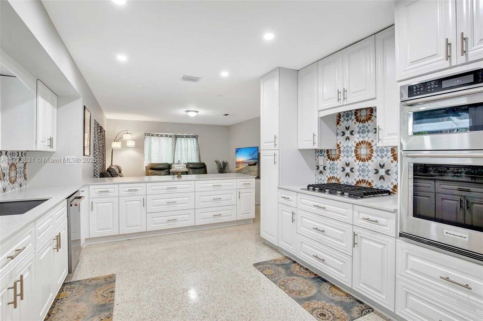 Small Image of 9460 NORTH WEST 3RD ST, Pembroke Pines Number 12