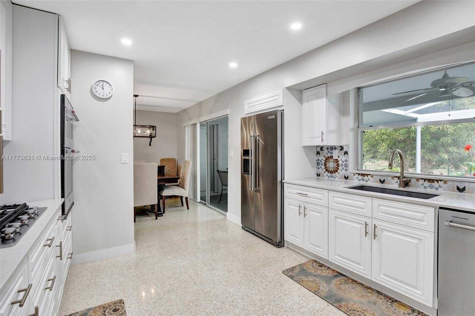 Small Image of 9460 NORTH WEST 3RD ST, Pembroke Pines Number 15