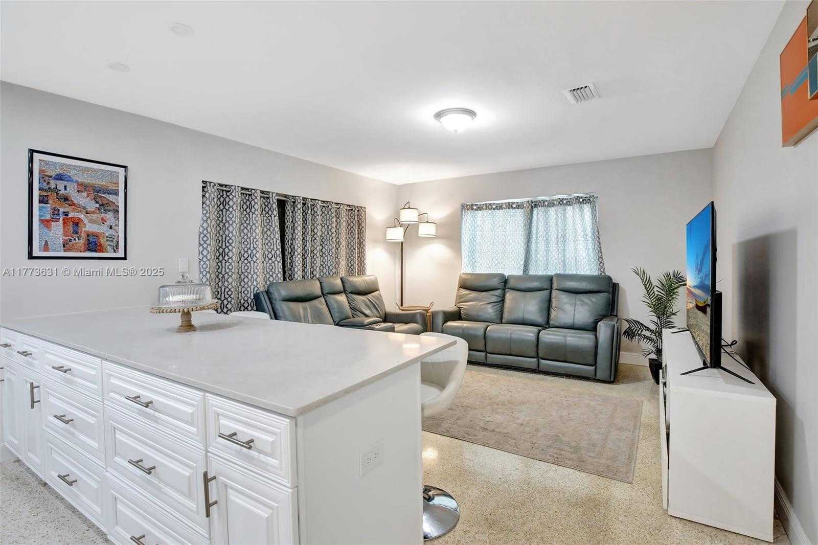 Small Image of 9460 NORTH WEST 3RD ST, Pembroke Pines Number 16