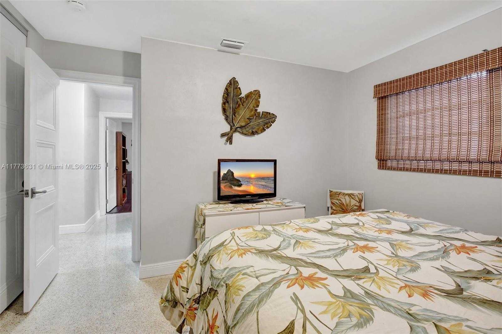 Small Image of 9460 NORTH WEST 3RD ST, Pembroke Pines Number 29