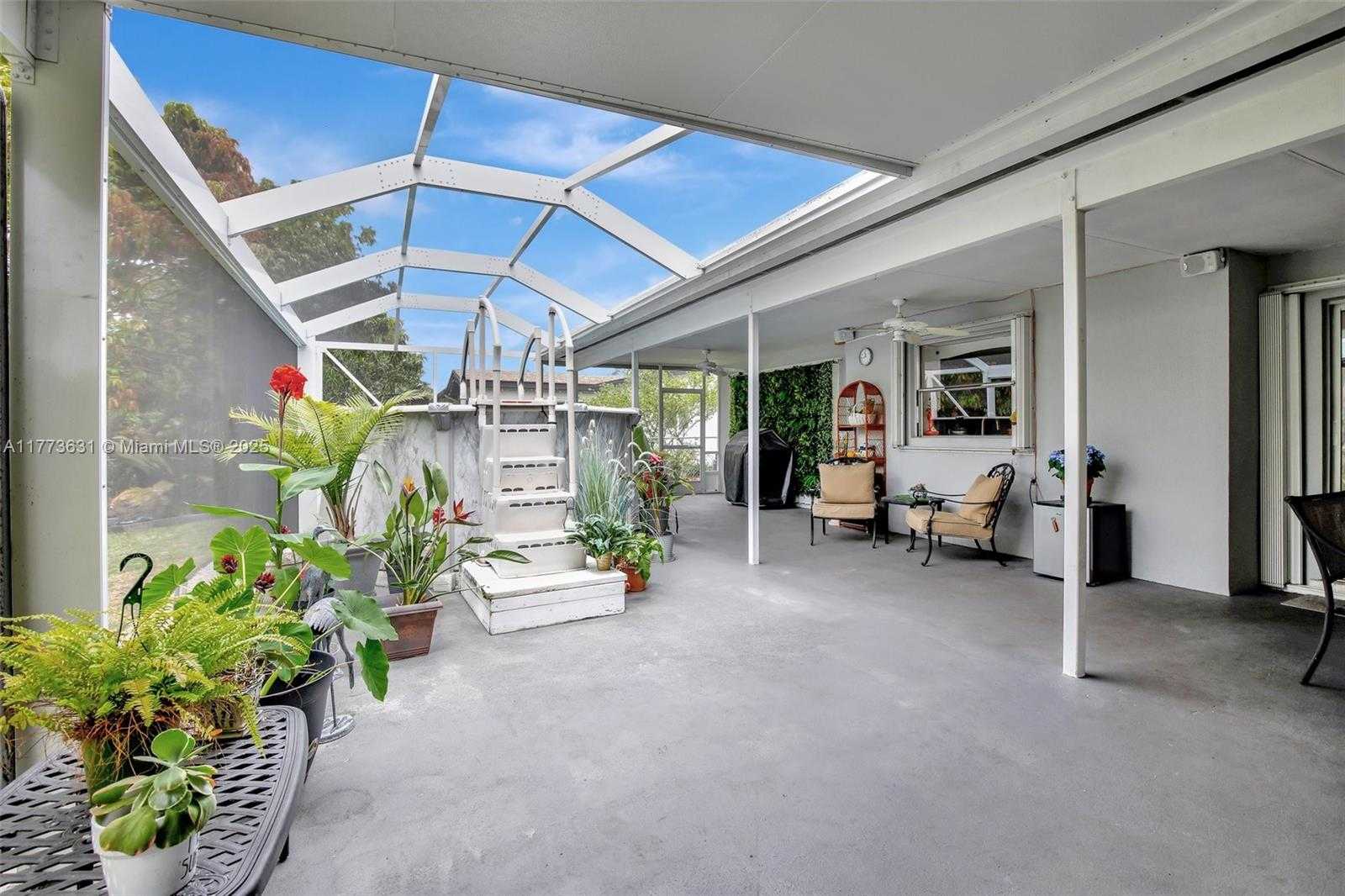 Small Image of 9460 NORTH WEST 3RD ST, Pembroke Pines Number 35