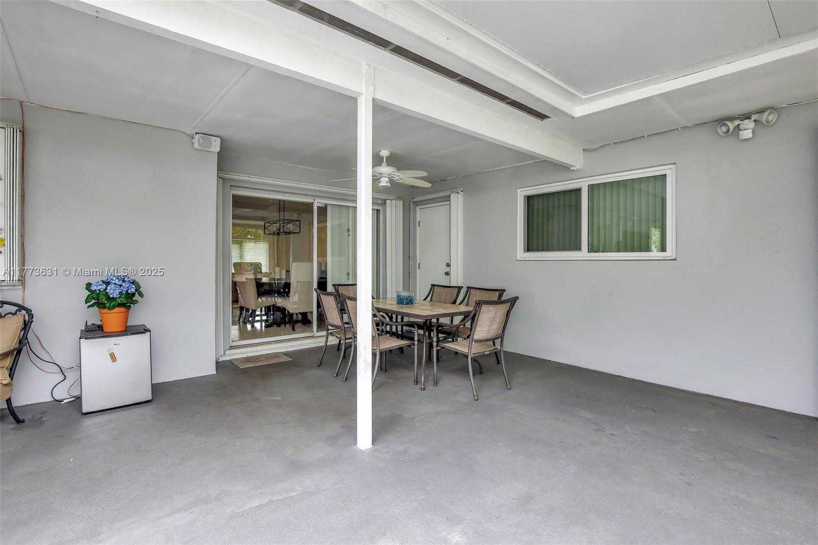 Small Image of 9460 NORTH WEST 3RD ST, Pembroke Pines Number 36