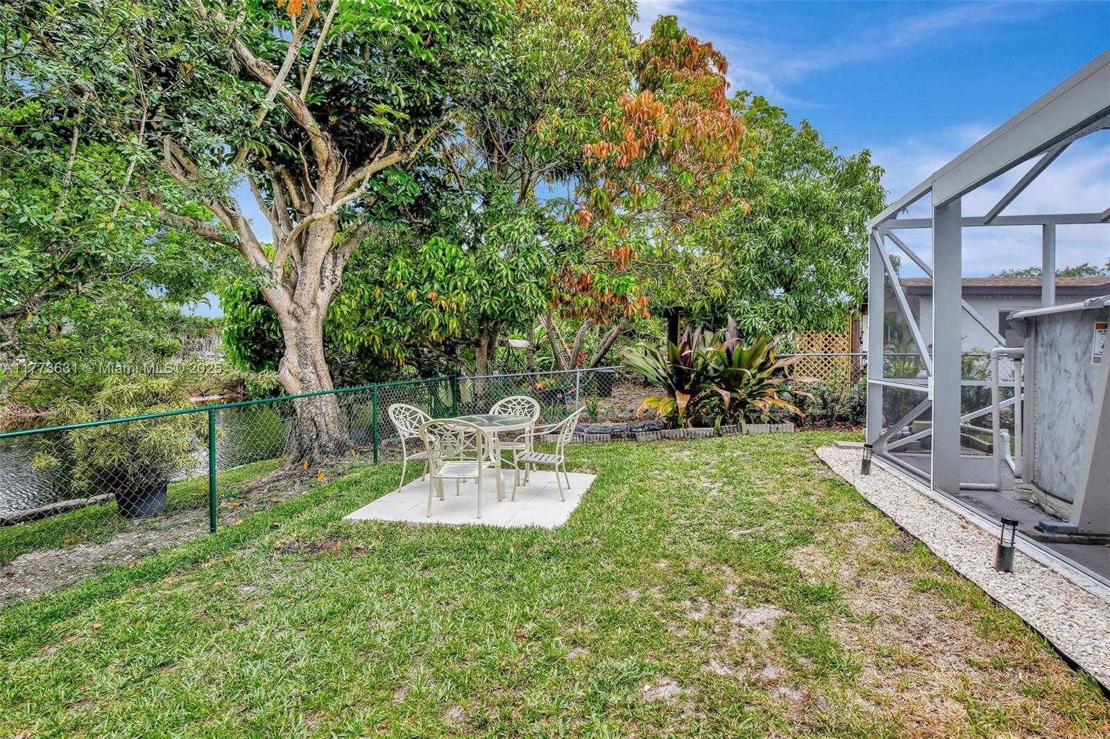 Small Image of 9460 NORTH WEST 3RD ST, Pembroke Pines Number 38