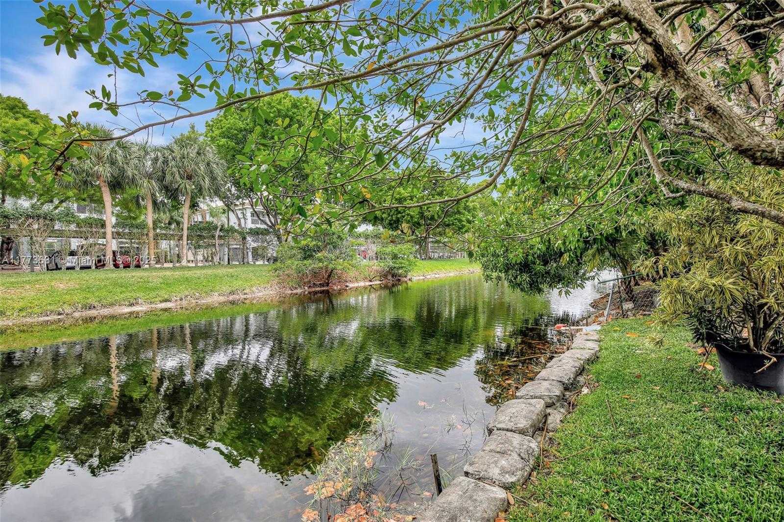Small Image of 9460 NORTH WEST 3RD ST, Pembroke Pines Number 41
