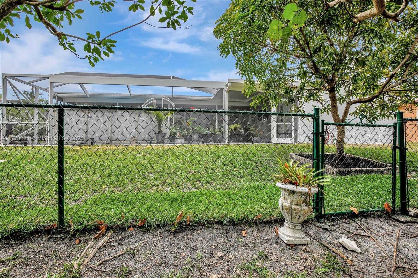 Small Image of 9460 NORTH WEST 3RD ST, Pembroke Pines Number 42
