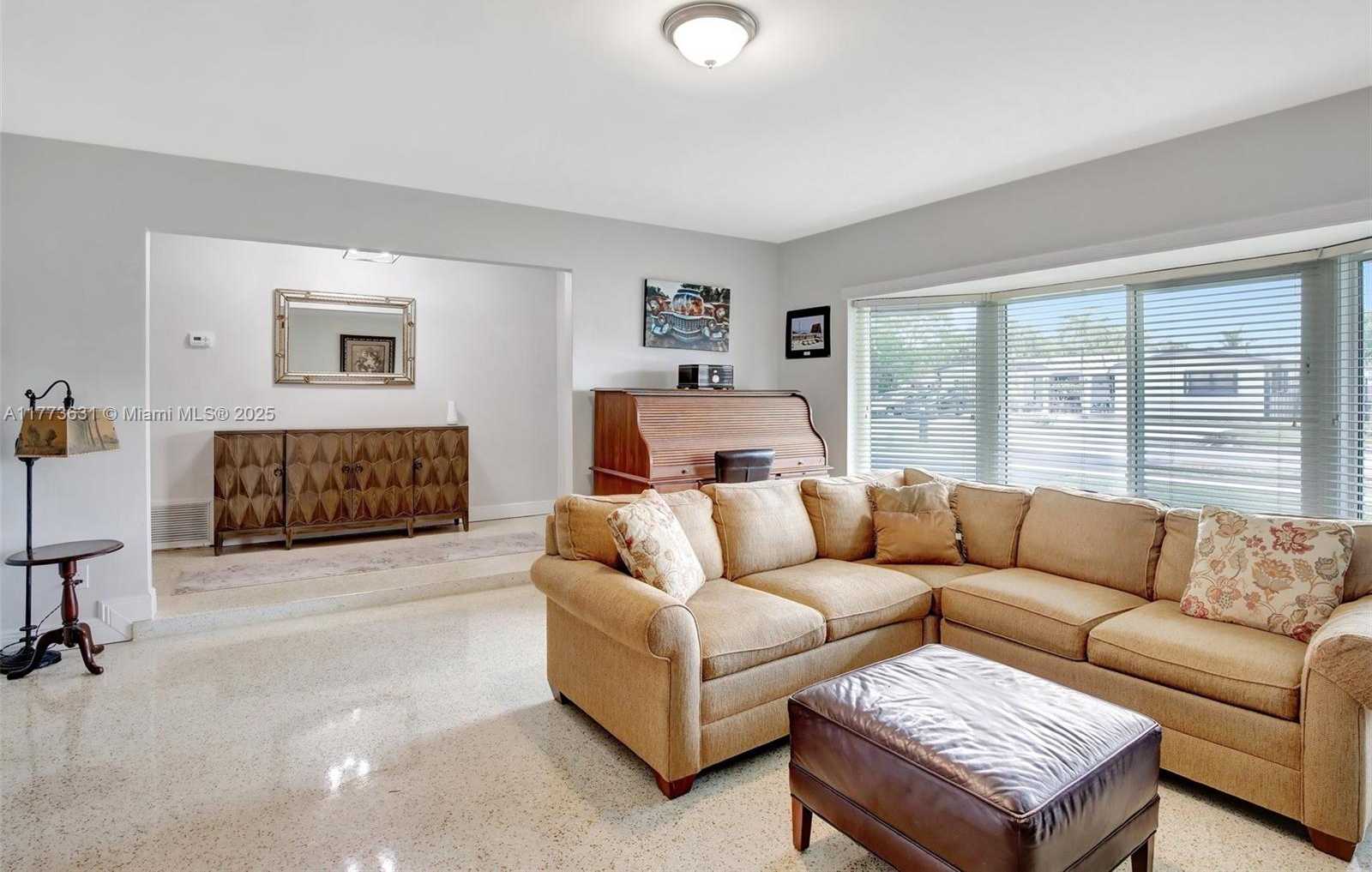 Small Image of 9460 NORTH WEST 3RD ST, Pembroke Pines Number 6