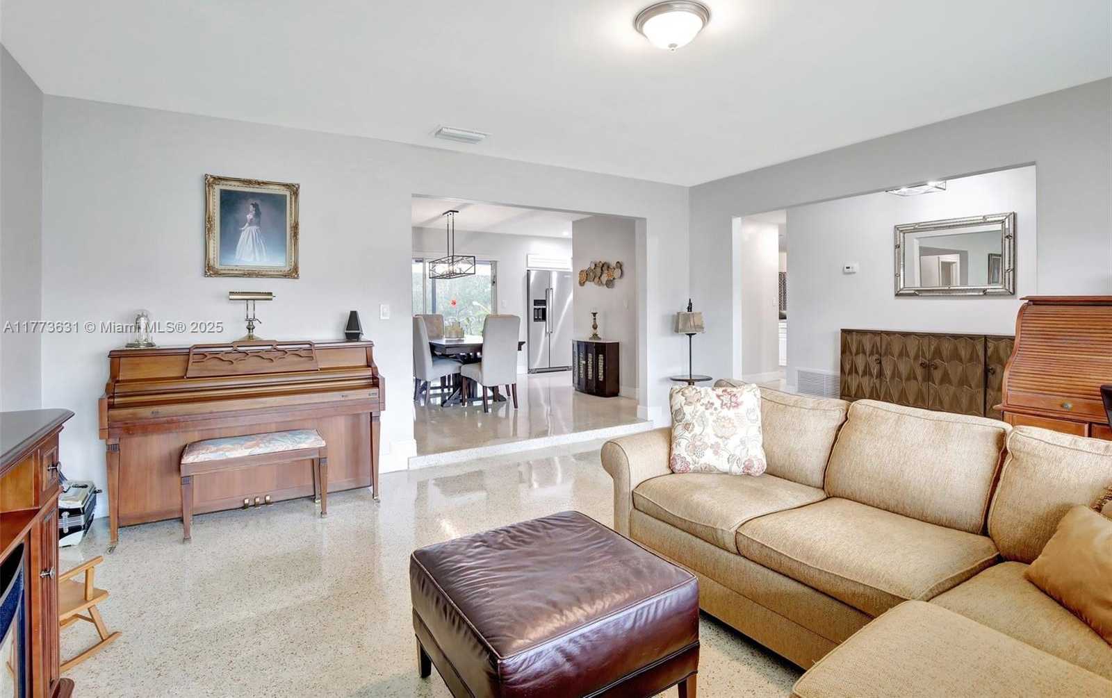 Small Image of 9460 NORTH WEST 3RD ST, Pembroke Pines Number 7