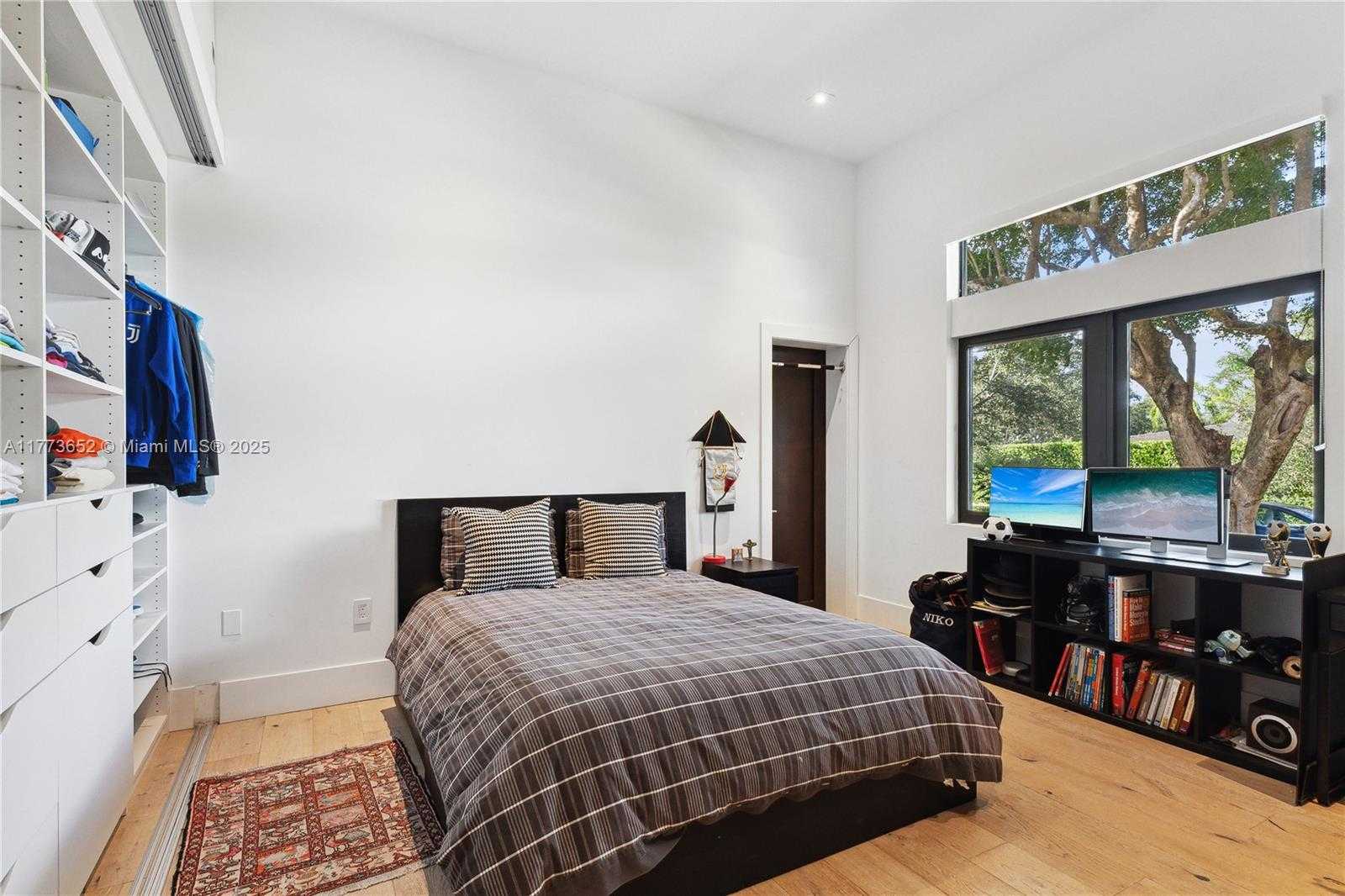 Small Image of 1060 ALFONSO AVE, Coral Gables Number 28