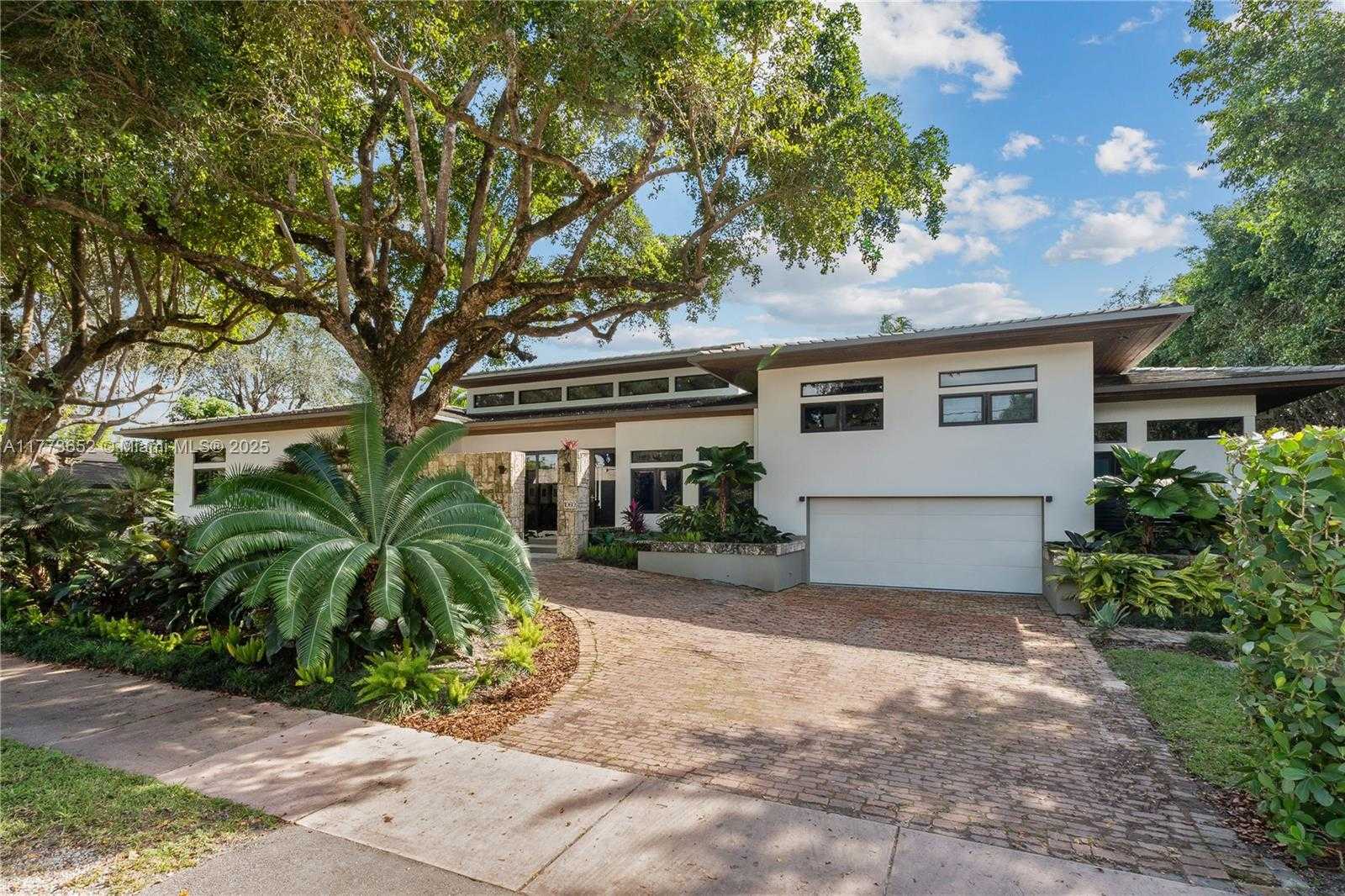 Small Image of 1060 ALFONSO AVE, Coral Gables Number 3