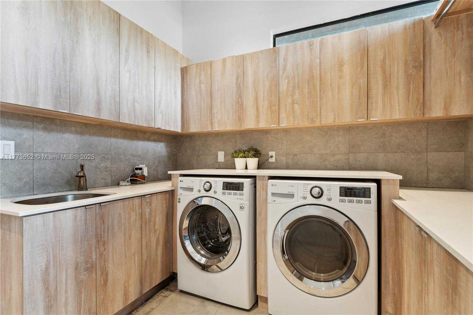 Small Image of 1060 ALFONSO AVE, Coral Gables Number 40
