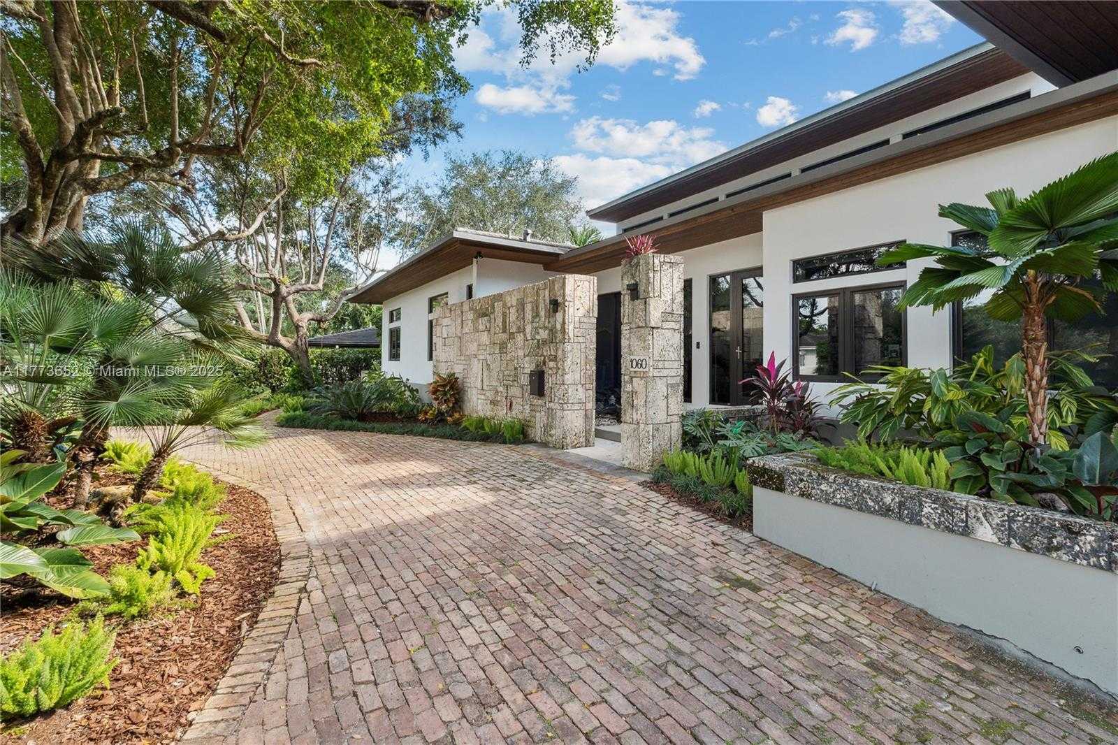 Small Image of 1060 ALFONSO AVE, Coral Gables Number 5