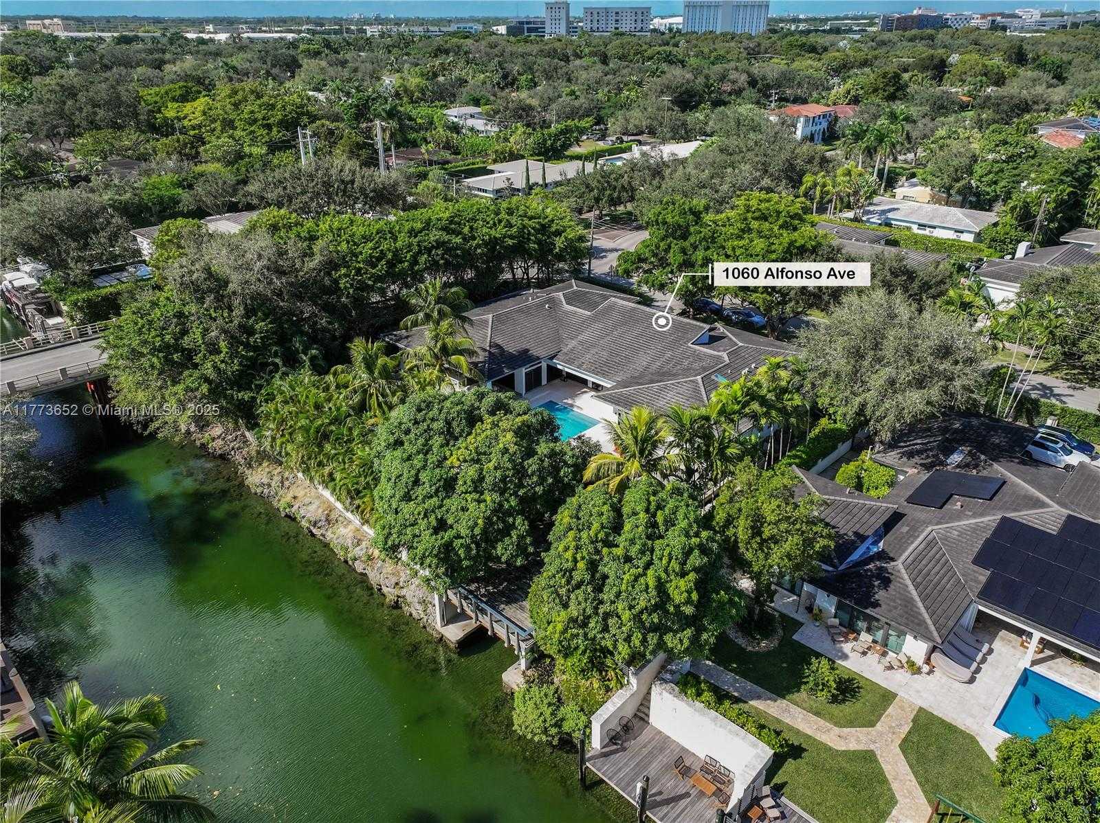 Small Image of 1060 ALFONSO AVE, Coral Gables Number 54