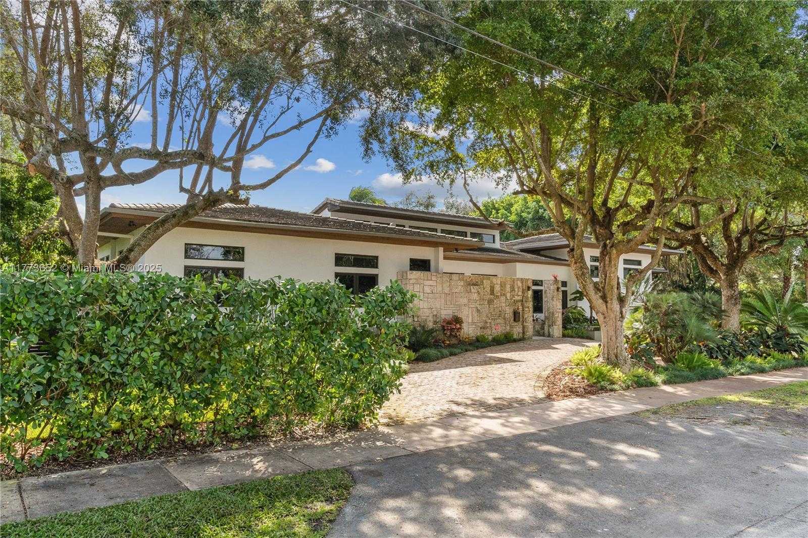 Small Image of 1060 ALFONSO AVE, Coral Gables Number 7