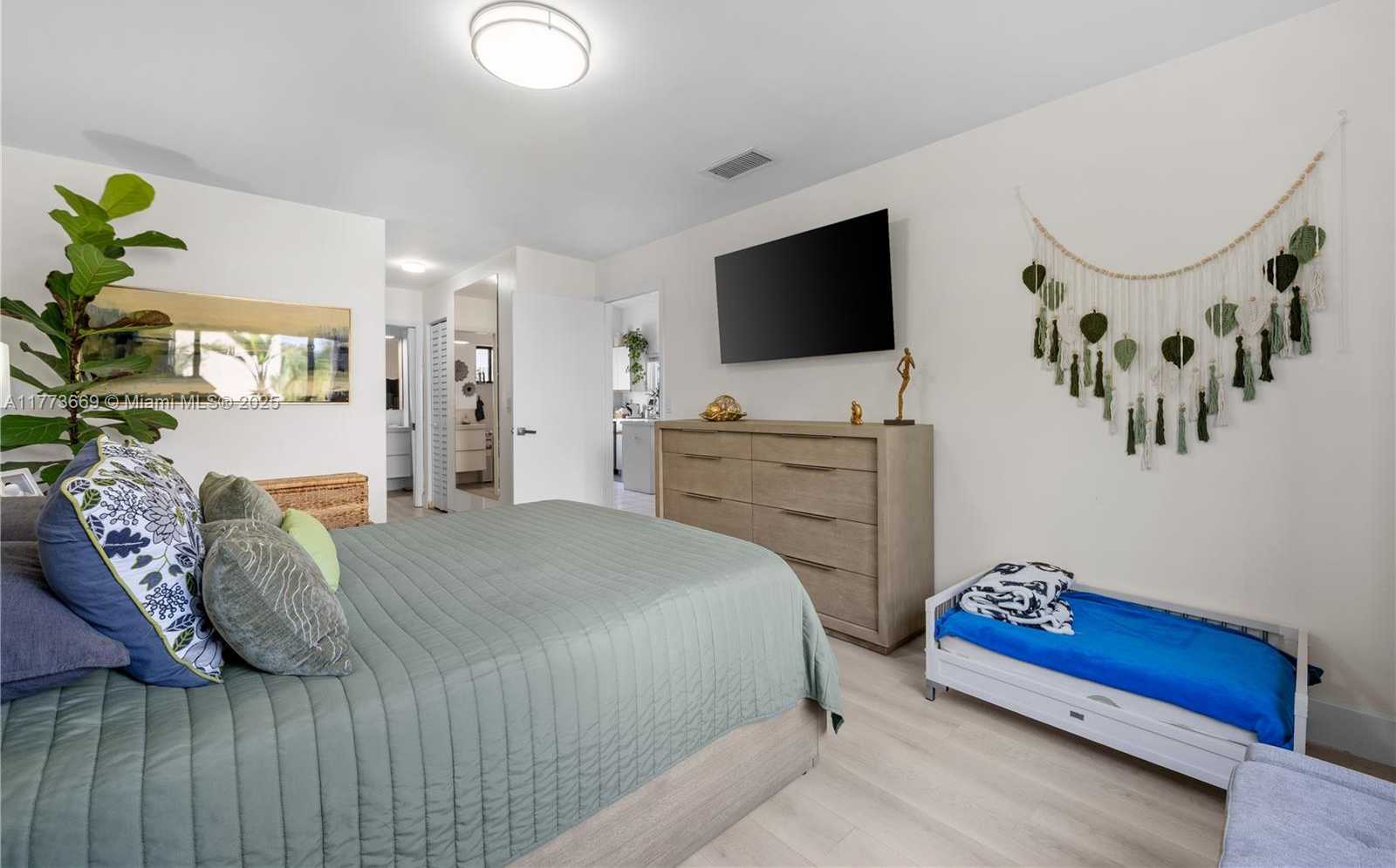 Small Image of 10042 SOUTH WEST 220TH ST, Cutler Bay Number 3