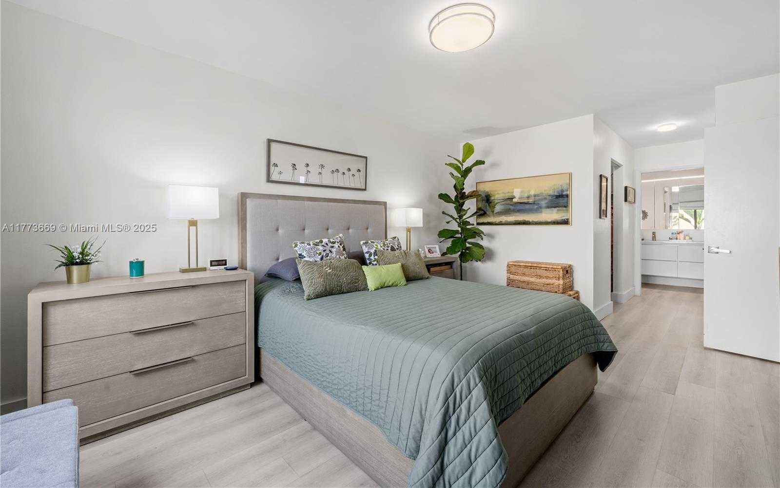 Small Image of 10042 SOUTH WEST 220TH ST, Cutler Bay Number 4