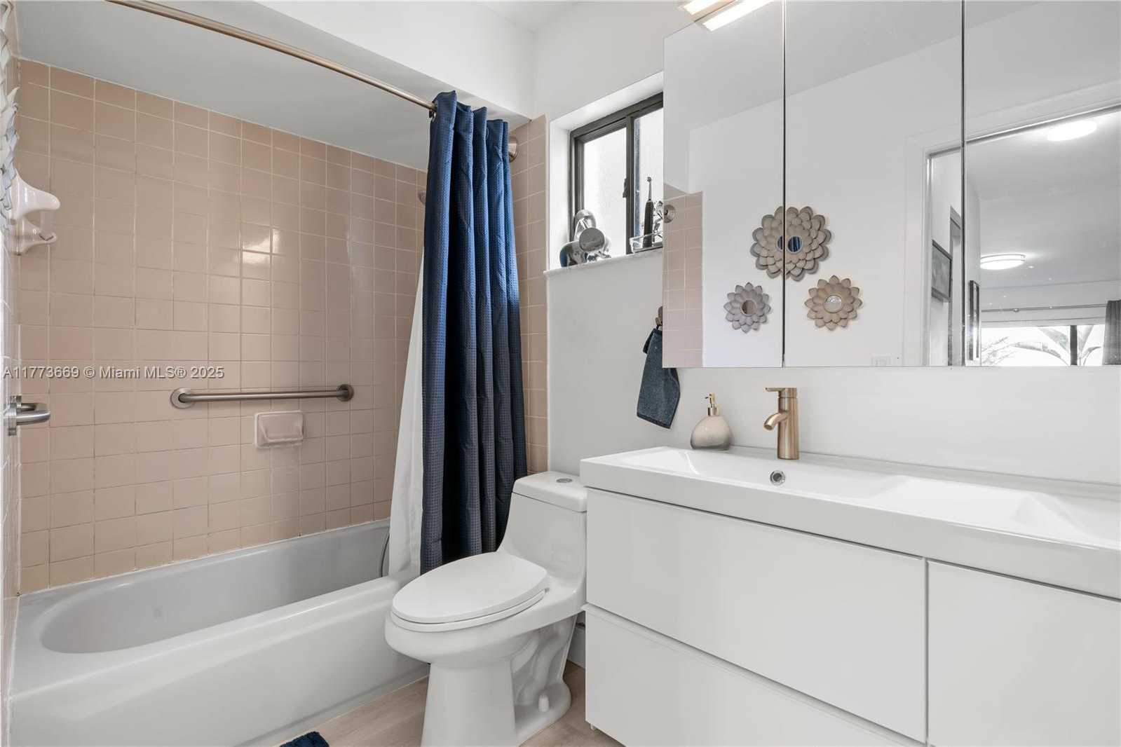 Small Image of 10042 SOUTH WEST 220TH ST, Cutler Bay Number 8