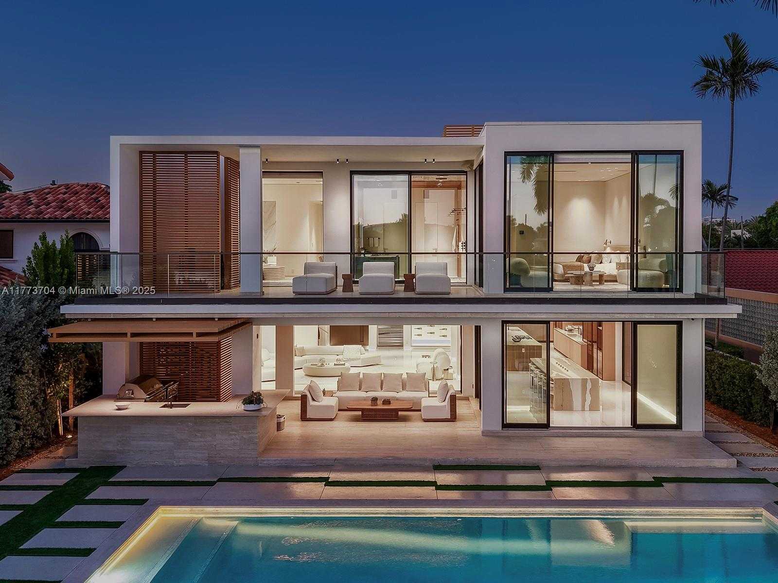 Small Image of 94 SOUTH HIBISCUS DR, Miami Beach Number 2