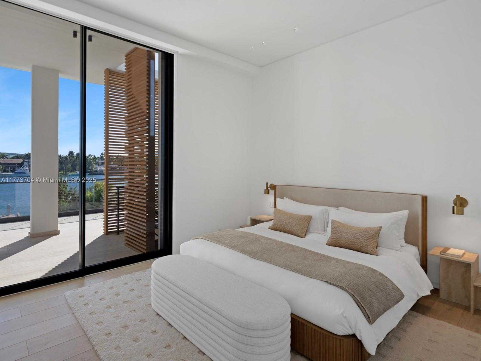Small Image of 94 SOUTH HIBISCUS DR, Miami Beach Number 27