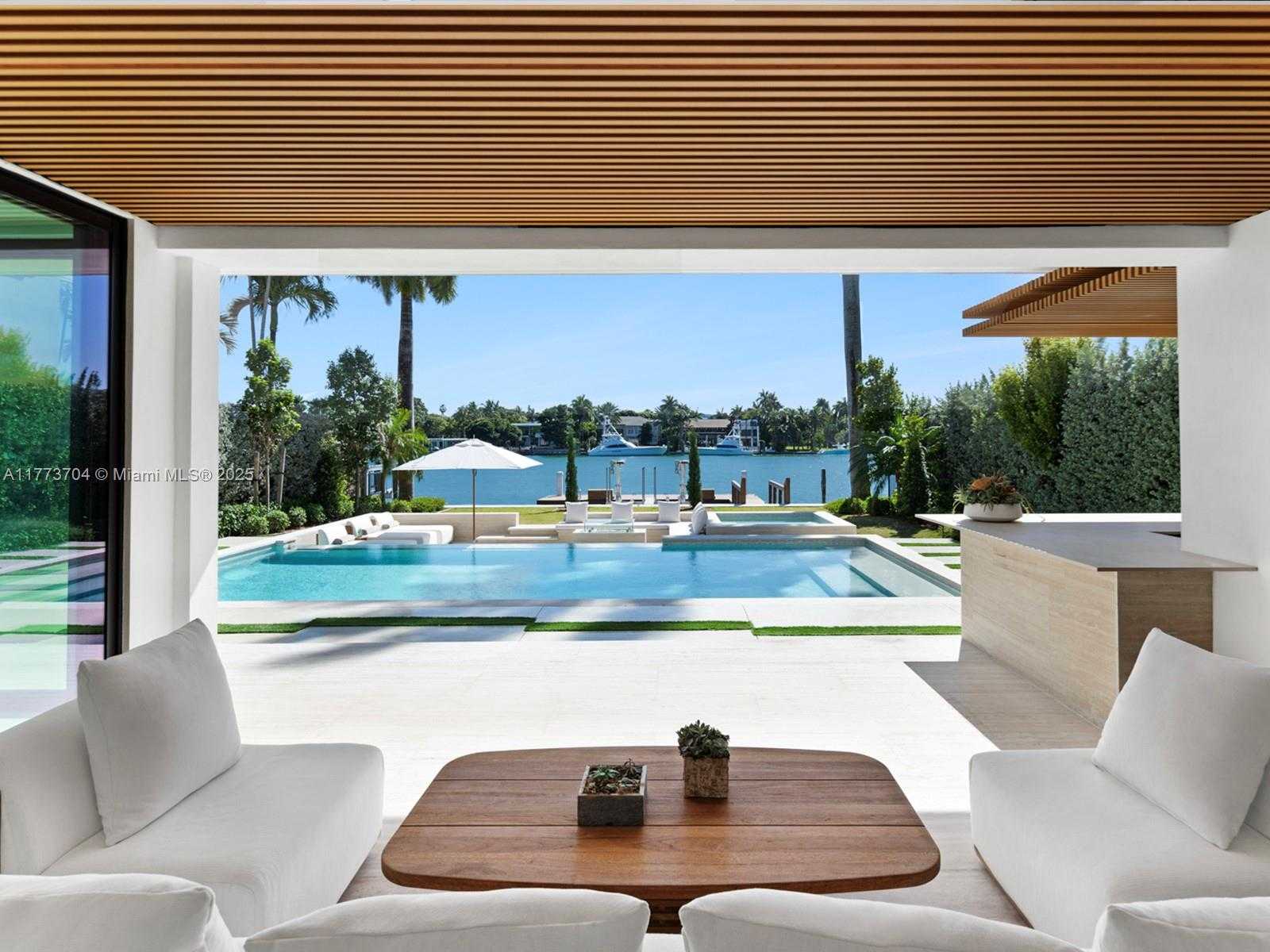 Small Image of 94 SOUTH HIBISCUS DR, Miami Beach Number 9