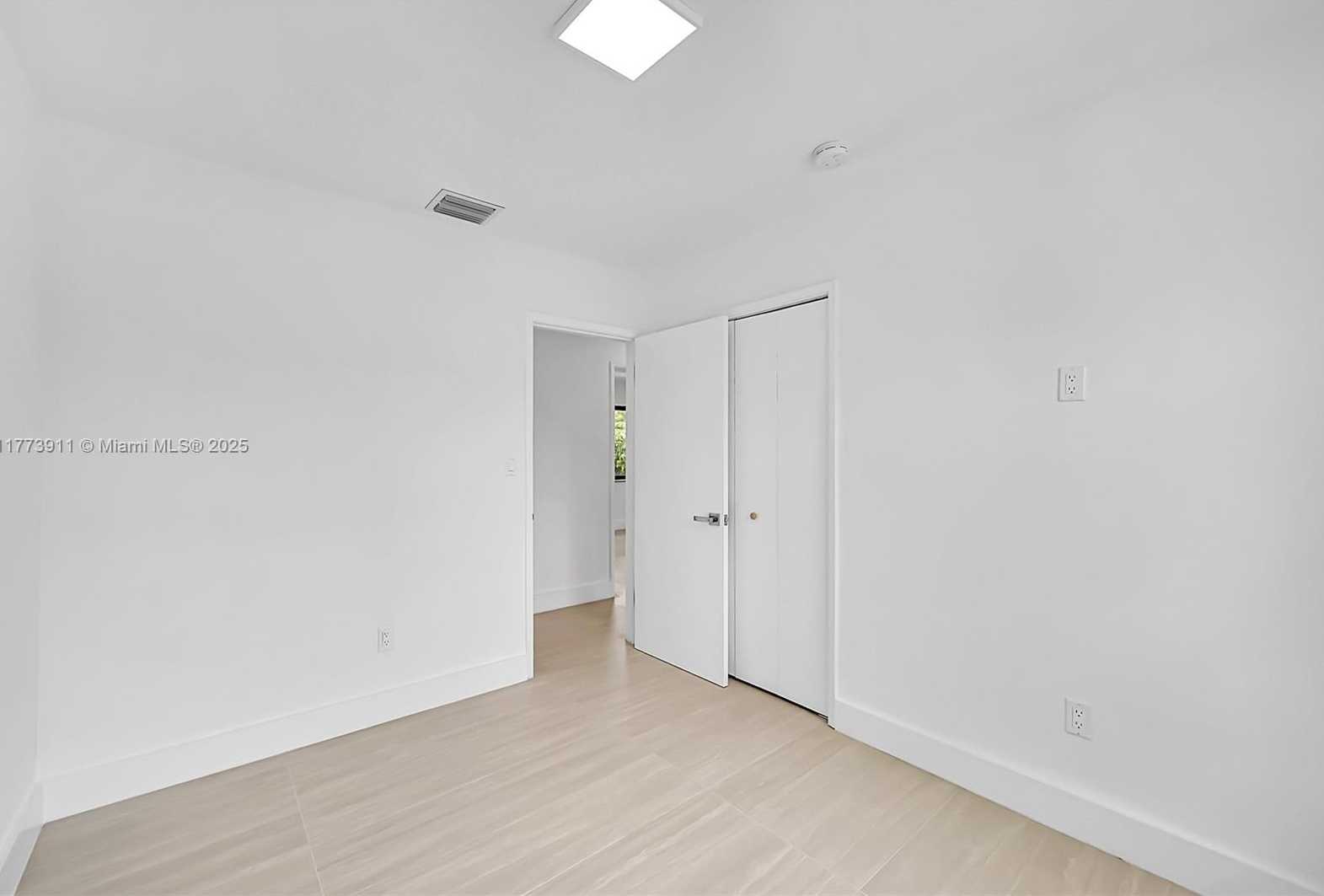 Small Image of 121 NORTH WEST 35TH ST, Oakland Park Number 28
